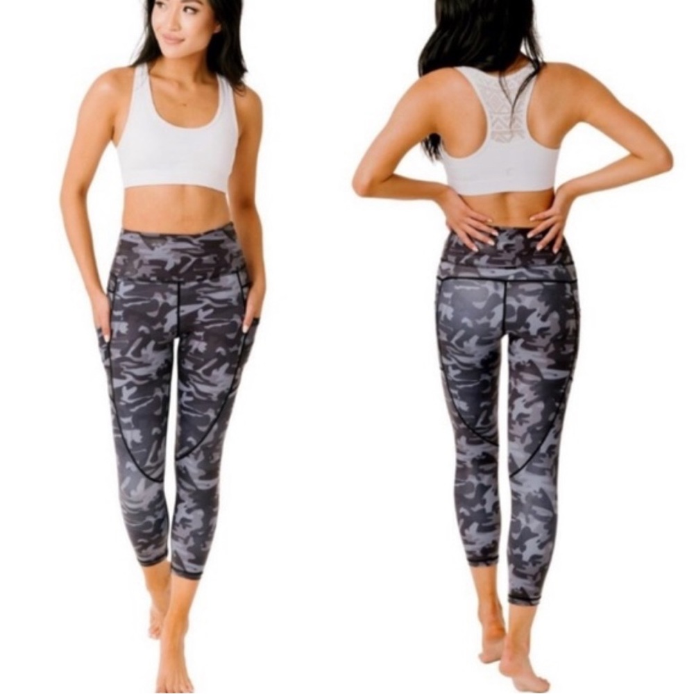 NWT! ZYIA Black Camo Pocket Light n Tight Hi-Rise Capri
